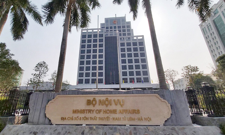 Bộ Nội vụ giúp Chính phủ quản lý về lao động, tiền lương và bảo hiểm xã hội