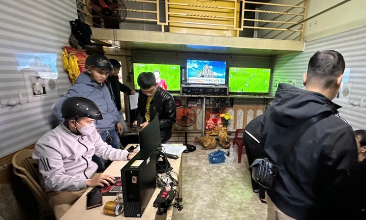 Triệt phá 3 tụ điểm cá độ bóng đá núp bóng quán cà phê ở TP Huế