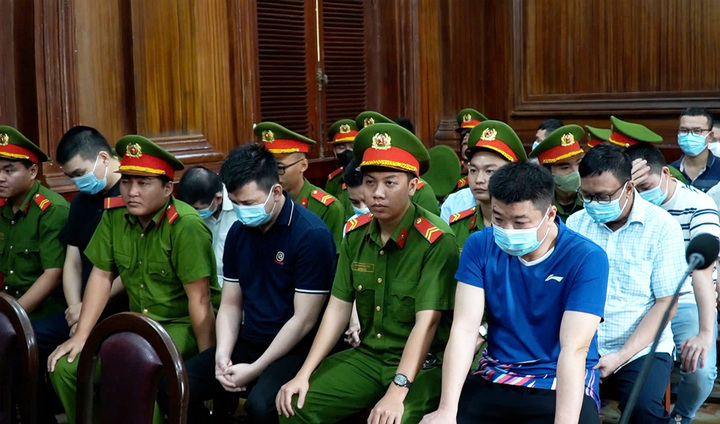 Tuyên án nhóm cán bộ thuế 'bảo kê' đường dây mua bán hóa đơn khống gần 14.000 tỷ