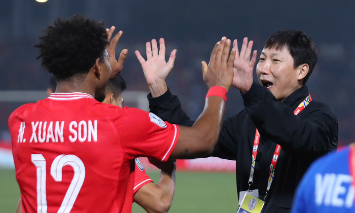 Trực tiếp họp báo Việt Nam vs Myanmar: HLV Kim Sang-sik nói gì về Xuân Son?