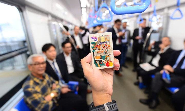 TP.HCM vận hành tuyến metro số 1, người dân nhận thẻ đi metro VikkiGO miễn phí