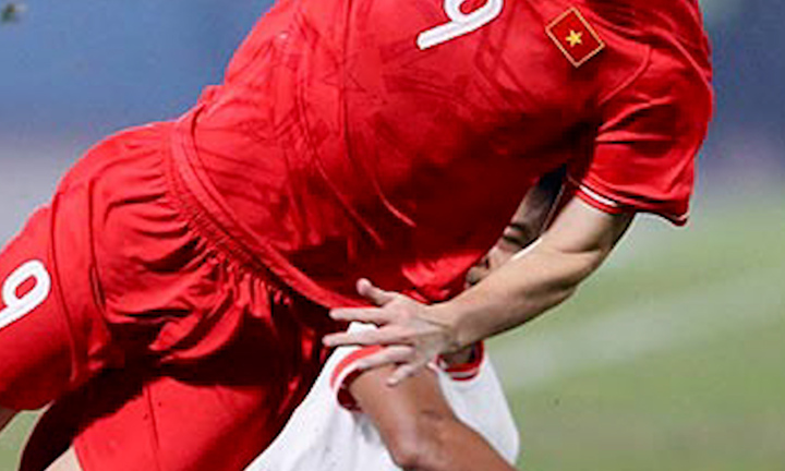 Cầu thủ Myanmar vào bóng triệt hạ, Văn Toàn chấn thương nặng nghỉ hết AFF Cup