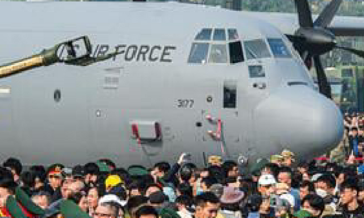 Kéo dài thời gian tham quan tại Triển lãm Quốc phòng đến 23/12