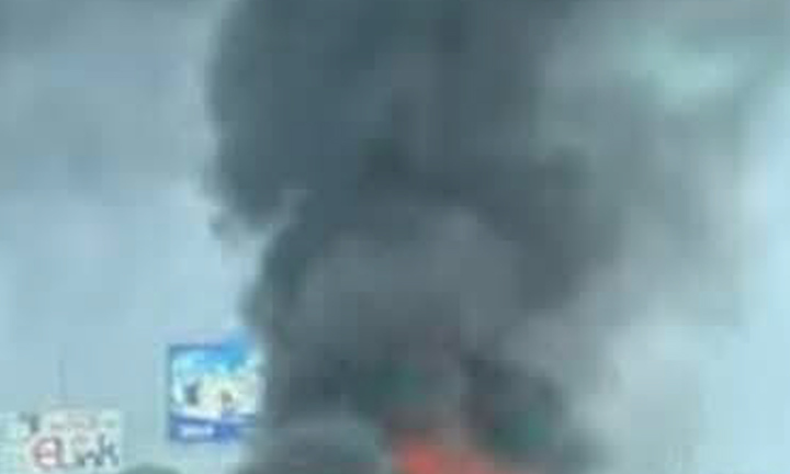 Mua ô tô 100 triệu đồng, trên đường về nhà xe bốc cháy ngùn ngụt