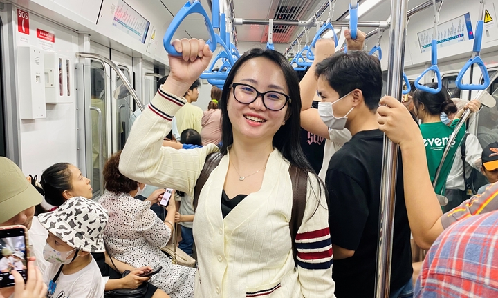 Một ngày đi làm bằng tuyến Metro số 1 Bến Thành - Suối Tiên