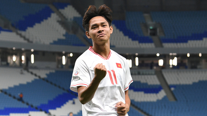 U23 Việt Nam biến động trước U23 châu Á, HLV Kim Sang-sik thay người phút chót