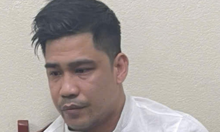 Người đàn ông ngoại quốc chặn xe, cướp dây chuyền của nữ du khách