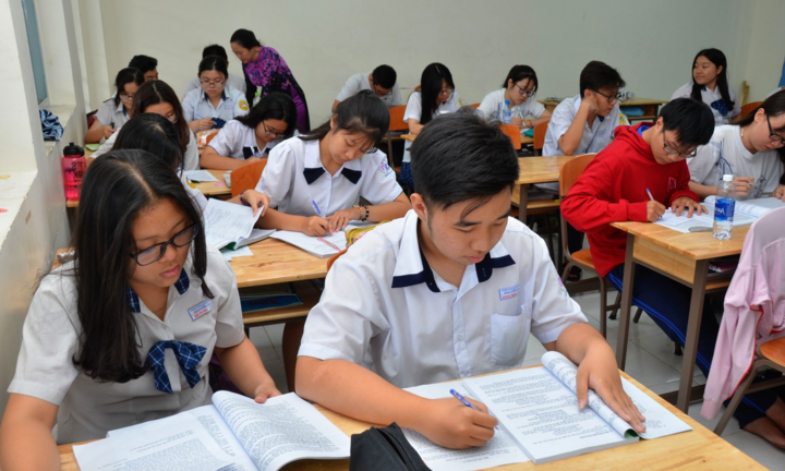 Nhiều địa phương ra 'lệnh cấm' giáo viên dạy thêm trái quy định