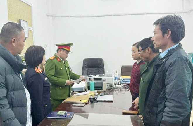 Bắt nguyên Trưởng Phòng Nông nghiệp và Phát triển Nông thôn ở Hòa Bình