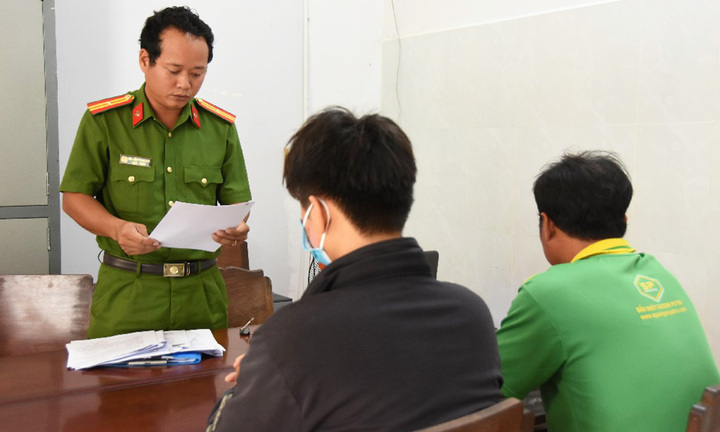 Giao xe máy cho con chưa đủ tuổi gây tai nạn chết người, cha bị khởi tố