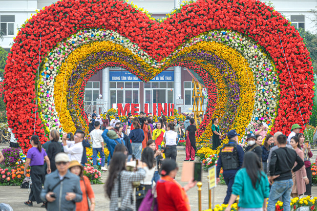 Lễ hội hoa lớn nhất miền Bắc quy tụ hơn 200 tấn hoa tươi