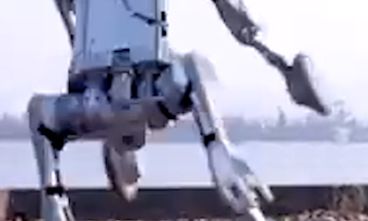 Chó robot phăng phăng leo núi, lội nước điêu luyện