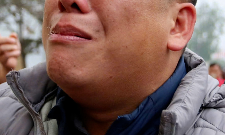 Chen lấn, leo rào mua vé xem bán kết AFF Cup Việt Nam vs Singapore 