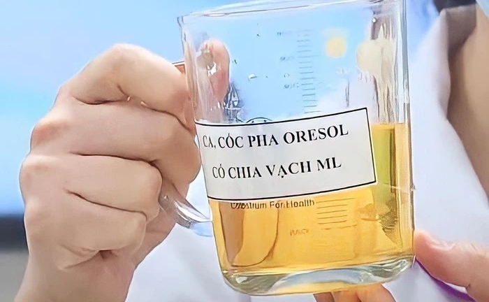 Trẻ rối loạn ý thức sau khi uống oresol pha quá đặc