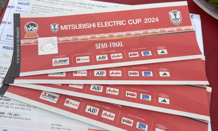 Vé chợ đen xem tuyển Việt Nam đấu Singapore giảm giá mạnh