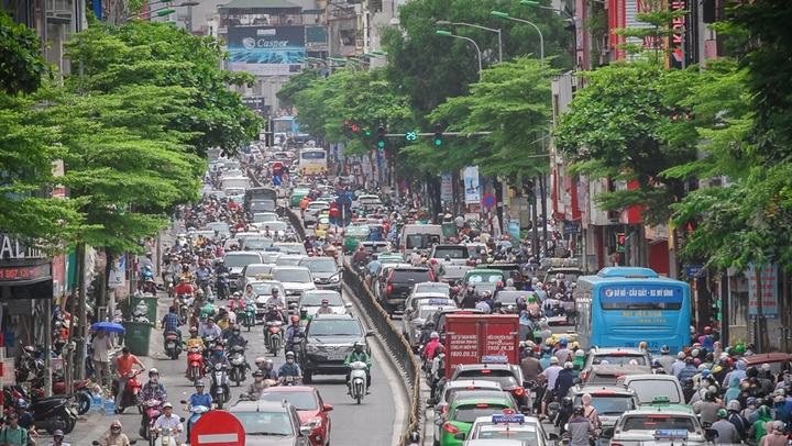 Kinh nghiệm lái xe an toàn trong thành phố cho tài xế mới 