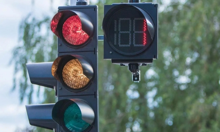 Phạt vượt đèn đỏ bằng cả tháng lương, tài xế mong sửa ngay đèn tín hiệu lỗi