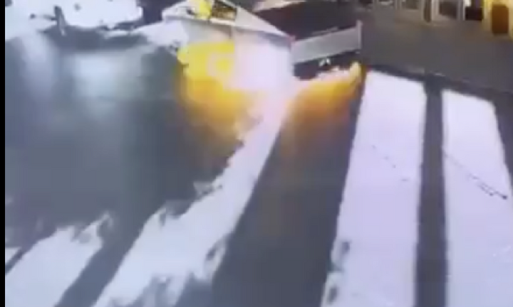 Xe Tesla Cybertruck phát nổ bên ngoài khách sạn Trump, nghi khủng bố