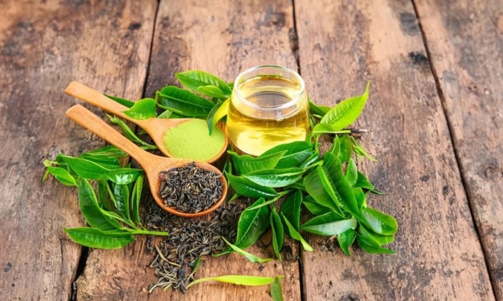 Điều gì xảy ra với cơ thể khi uống trà xanh thêm vài lát gừng mỗi ngày?