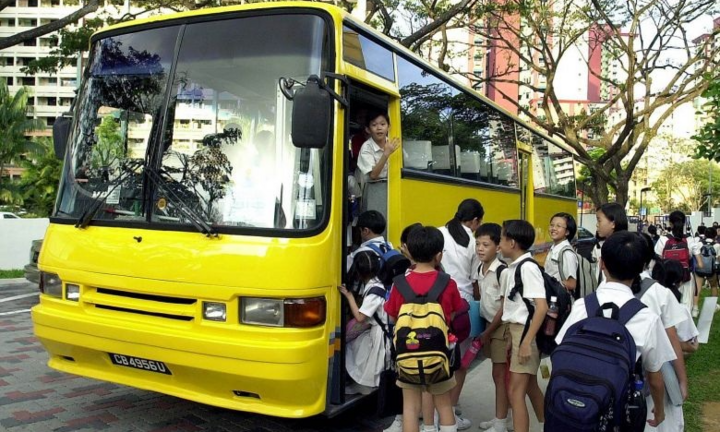 Xe đưa đón học sinh phải sơn vàng, các trường nói 'chưa biết thực hiện thế nào'