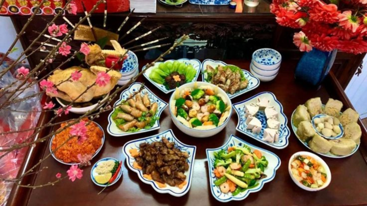 Mâm cỗ cúng sáng mùng 1 Tết cần có những gì?