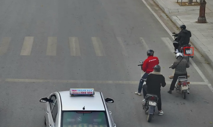 Xe mô tô vượt 14 lần đèn đỏ chỉ trong 1 tuần