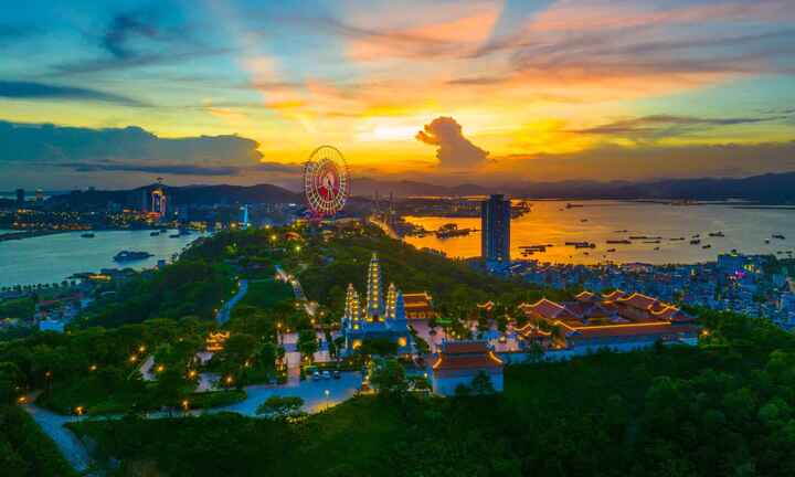 Tạp chí Mỹ xếp Vịnh Hạ Long là điểm đến đầu tiên cho 12 con giáp năm 2025