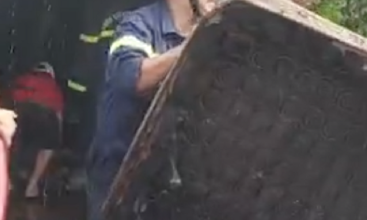 Cháy vựa ve chai ở TP.HCM, nhiều người hốt hoảng tháo chạy