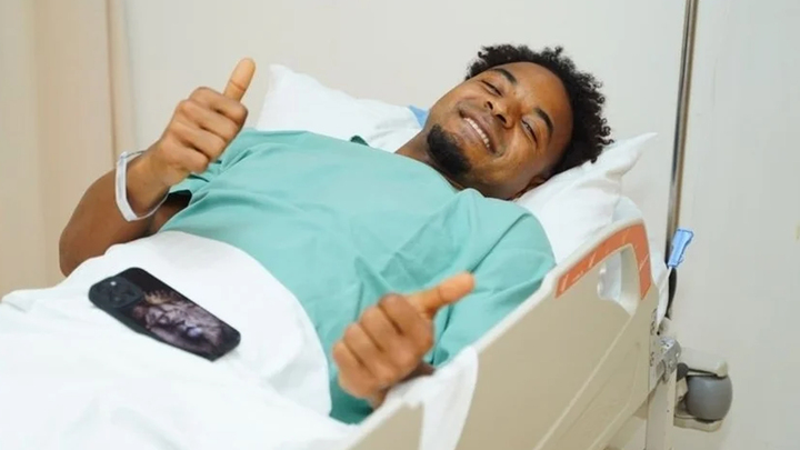 Cầu thủ Nguyễn Xuân Son phẫu thuật thành công, tỉnh táo, bắt đầu vận động nhẹ