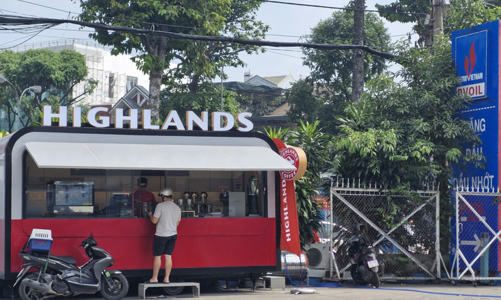 Highlands toan tính gì khi ra cây xăng bán cà phê?
