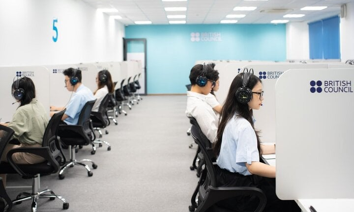 Dừng thi IELTS trên giấy, chuyển sang máy tính từ 30/3