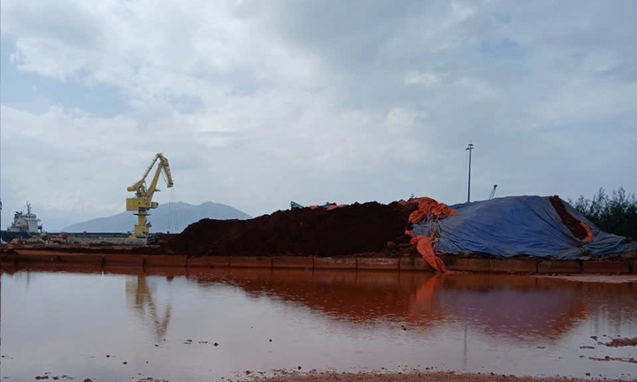 Khu cảng tập kết quặng bauxite làm đổi màu nước biển: Thông tin mới nhất