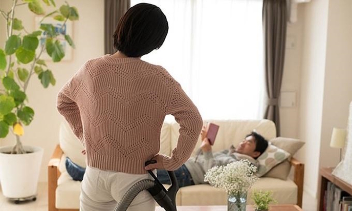 Mất việc cuối năm, vợ ở cữ, chồng tôi vẫn thản nhiên bảo 'chơi đã, ra Tết tính'