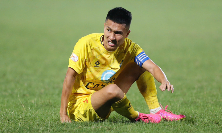 Doãn Ngọc Tân gãy xương mác, tuyển Việt Nam tổn thất trước trận gặp Malaysia