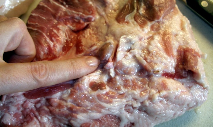 Ăn phải hạch trong thịt lợn có sao không?