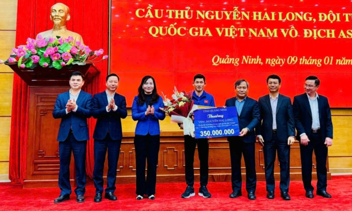 Quảng Ninh khen thưởng tiền vệ Hai Long gần 500 triệu đồng