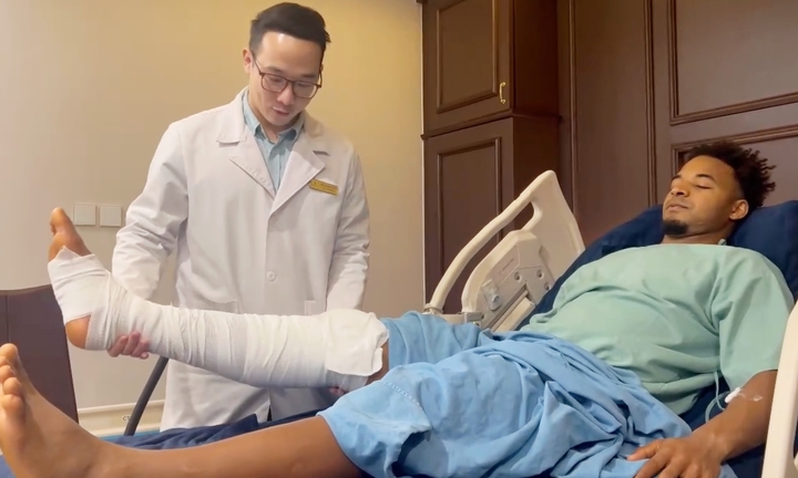 Bác sĩ nhớ lại ca phẫu thuật đầy áp lực cho cầu thủ Nguyễn Xuân Son
