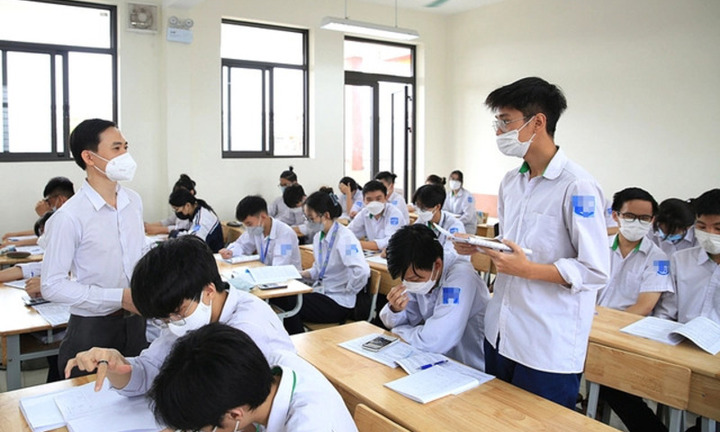 Thu tiền học sinh sai quy định, giáo viên có thể bị phạt tù