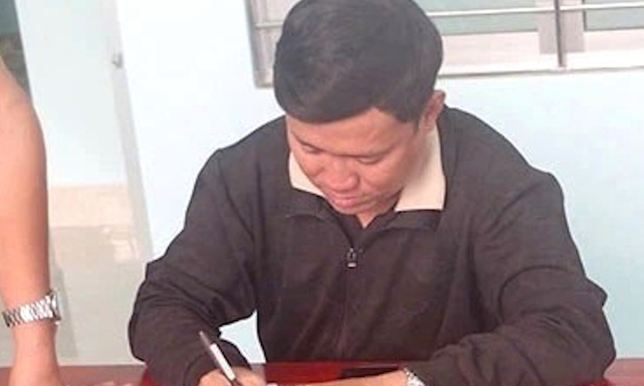 Nhặt được 400 triệu đồng, nam sinh viên báo công an tìm người đánh rơi