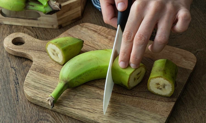 Điều gì xảy ra với cơ thể khi ăn chuối xanh luộc?