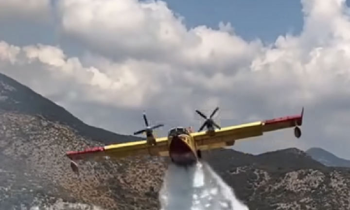 Trực thăng thả bom nước, cố ngăn đợt cháy rừng 'như ngày tận thế' ở California 