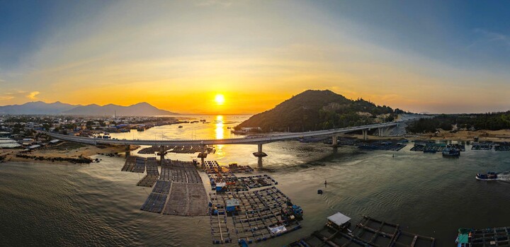 Cận cảnh cây cầu ‘nối đôi bờ thương nhớ’ của người dân xứ biển Bình Định 