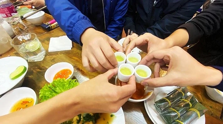 Uống rượu bia ngày Tết thế nào ít gây hại? 