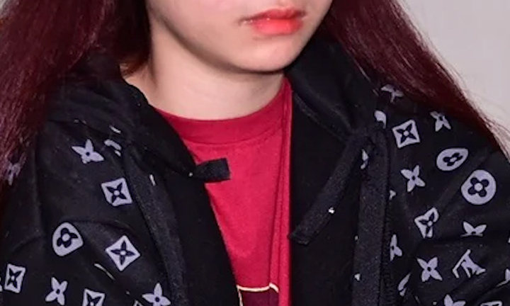 Khoảnh khắc phát hiện người phụ nữ dẫn bé gái 4 tuổi trên đường 