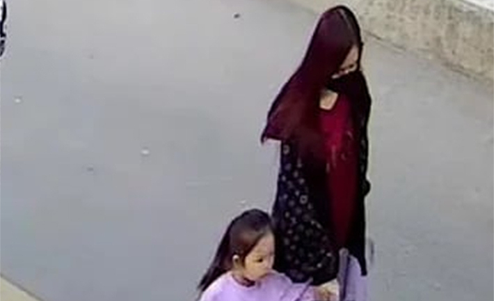 Bé gái 4 tuổi bị người lạ vào trường dẫn đi: Trường mầm non báo cáo gì?