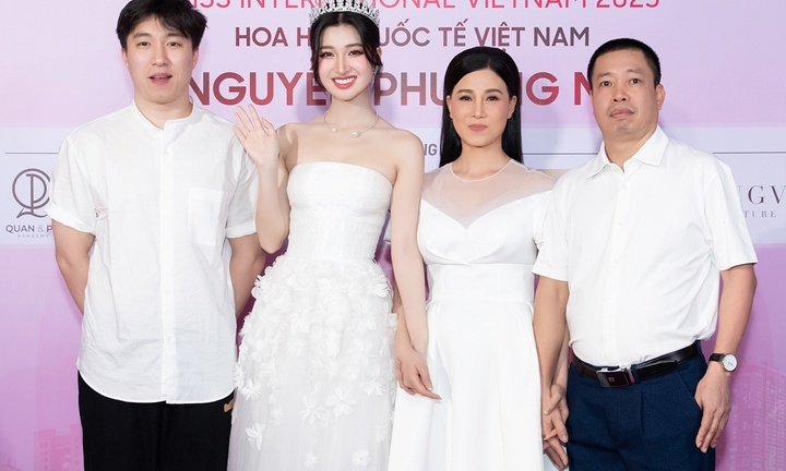 Gia thế của Á hậu Phương Nhi sắp làm con dâu tỷ phú