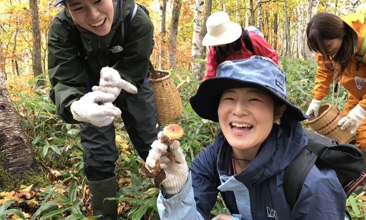 Bùng nổ trào lưu săn nấm của giới trẻ Trung Quốc