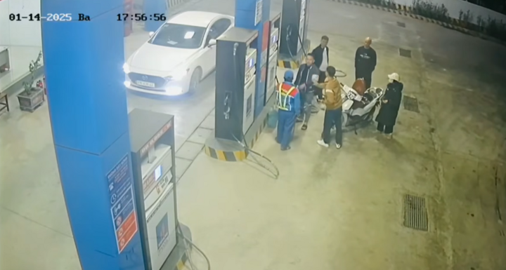 Tài xế ô tô đánh tới tấp vào mặt nhân viên cây xăng: Thông tin mới nhất