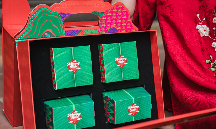 Có gì bên trong hộp quà Tết bánh chưng cao cấp giá tiền triệu?