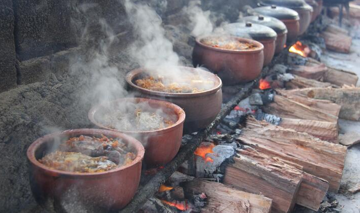 Hàng triệu đồng một niêu cá kho, khách vẫn ùn ùn chốt đơn